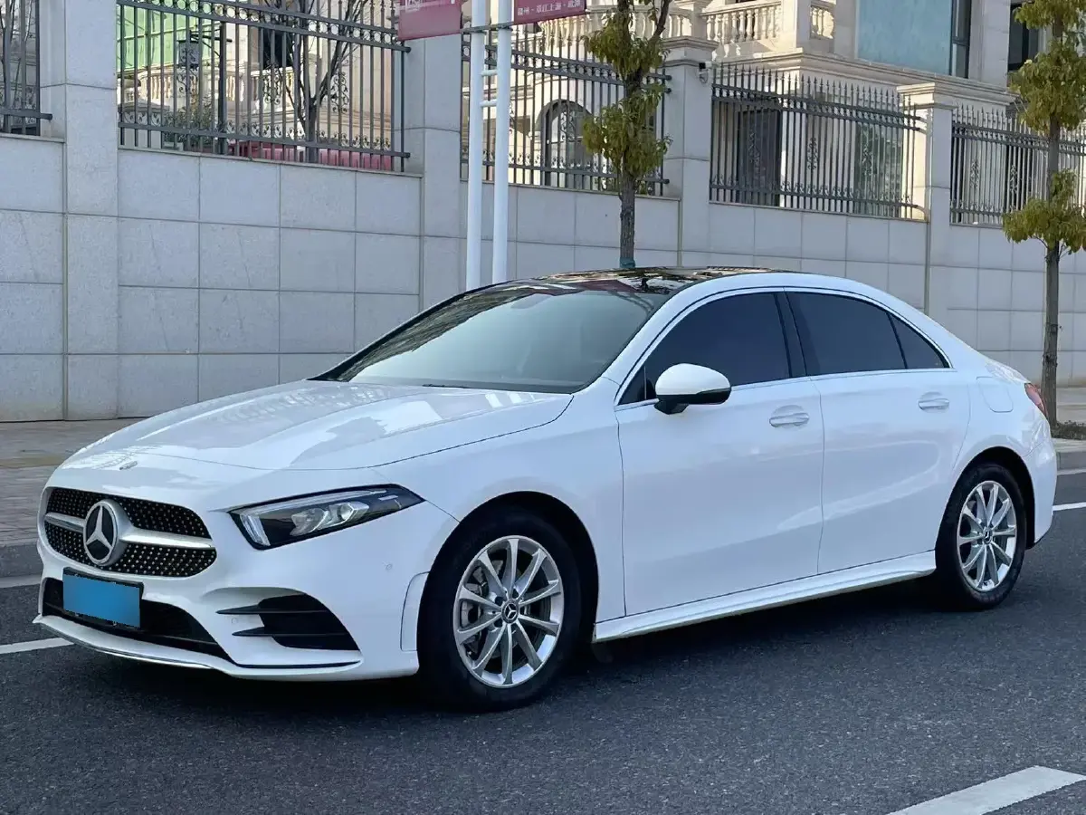 2019 Mercedes-Benz A Class 1.3T 163HP L4 7DCT