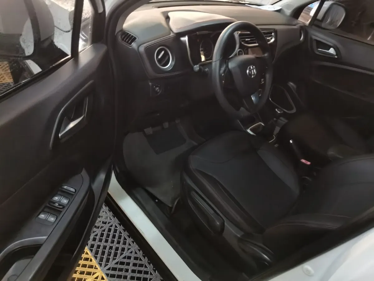 2015 Brilliance Auto V3 1.5L 112HP L4 5MT,autocango,china used car exporter,china ev exporter,chinese used car exporter,chinese used ev exporter