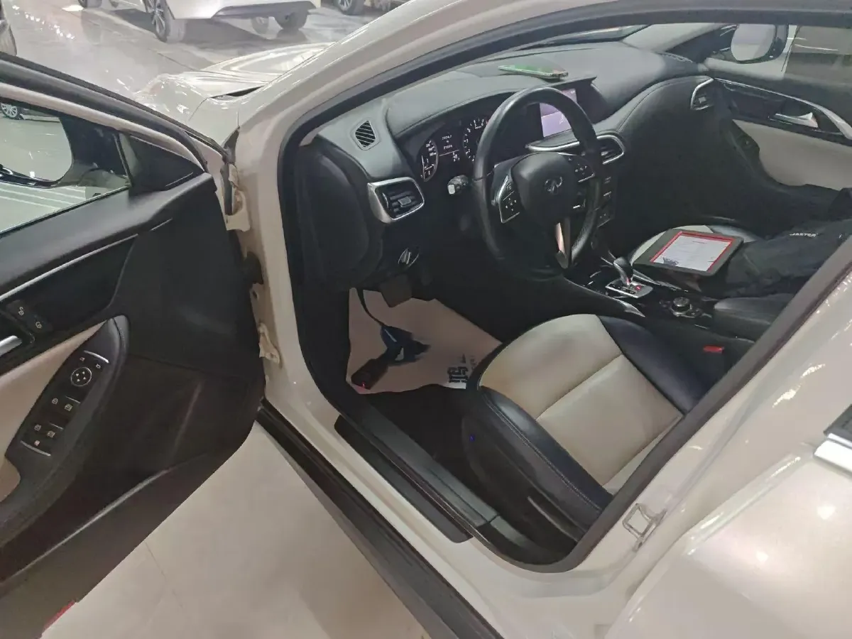 2017 Infiniti QX30 1.6T 156HP L4 7DCT,autocango,china used car exporter,china ev exporter,chinese used car exporter,chinese used ev exporter