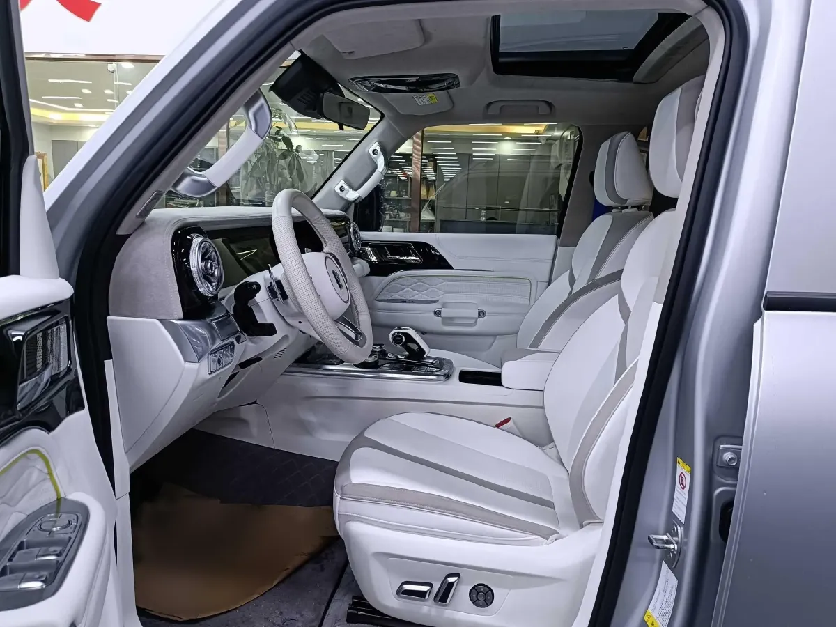 2021 Cyberspace 300 2.0T 227HP L4 8AT,autocango,china used car exporter,china ev exporter,chinese used car exporter,chinese used ev exporter