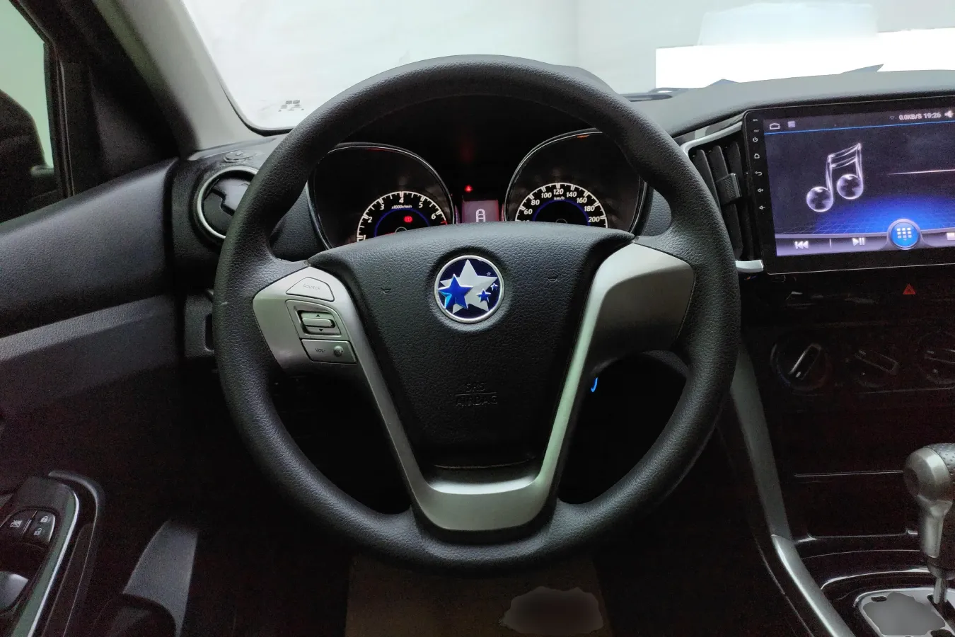 2016 Venucia T70 2.0L 144HP L4 CVT,autocango,china used car exporter,china ev exporter,chinese used car exporter,chinese used ev exporter