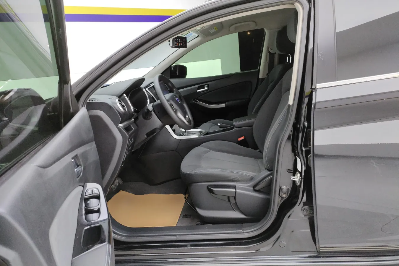 2016 Venucia T70 2.0L 144HP L4 CVT,autocango,china used car exporter,china ev exporter,chinese used car exporter,chinese used ev exporter