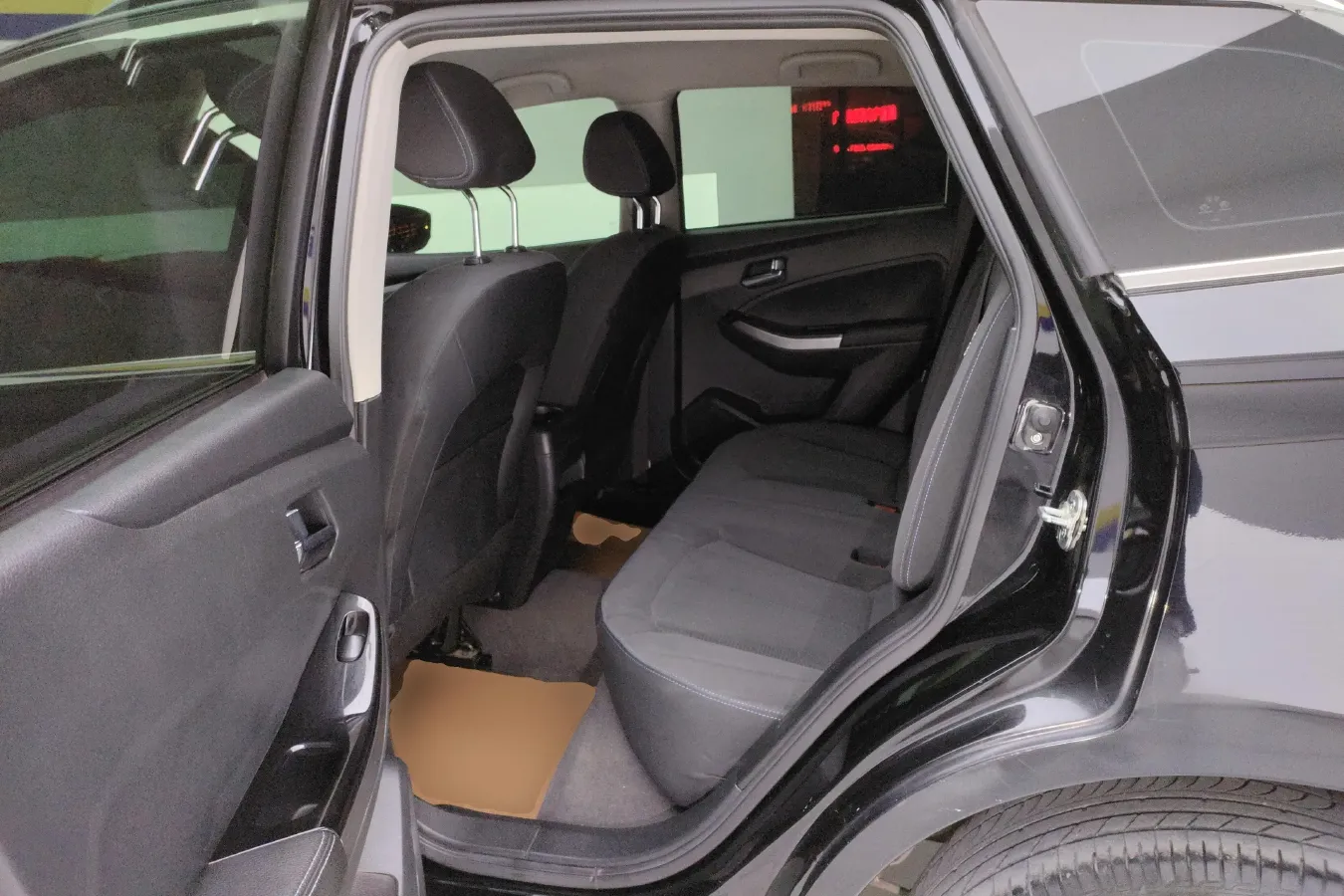 2016 Venucia T70 2.0L 144HP L4 CVT,autocango,china used car exporter,china ev exporter,chinese used car exporter,chinese used ev exporter