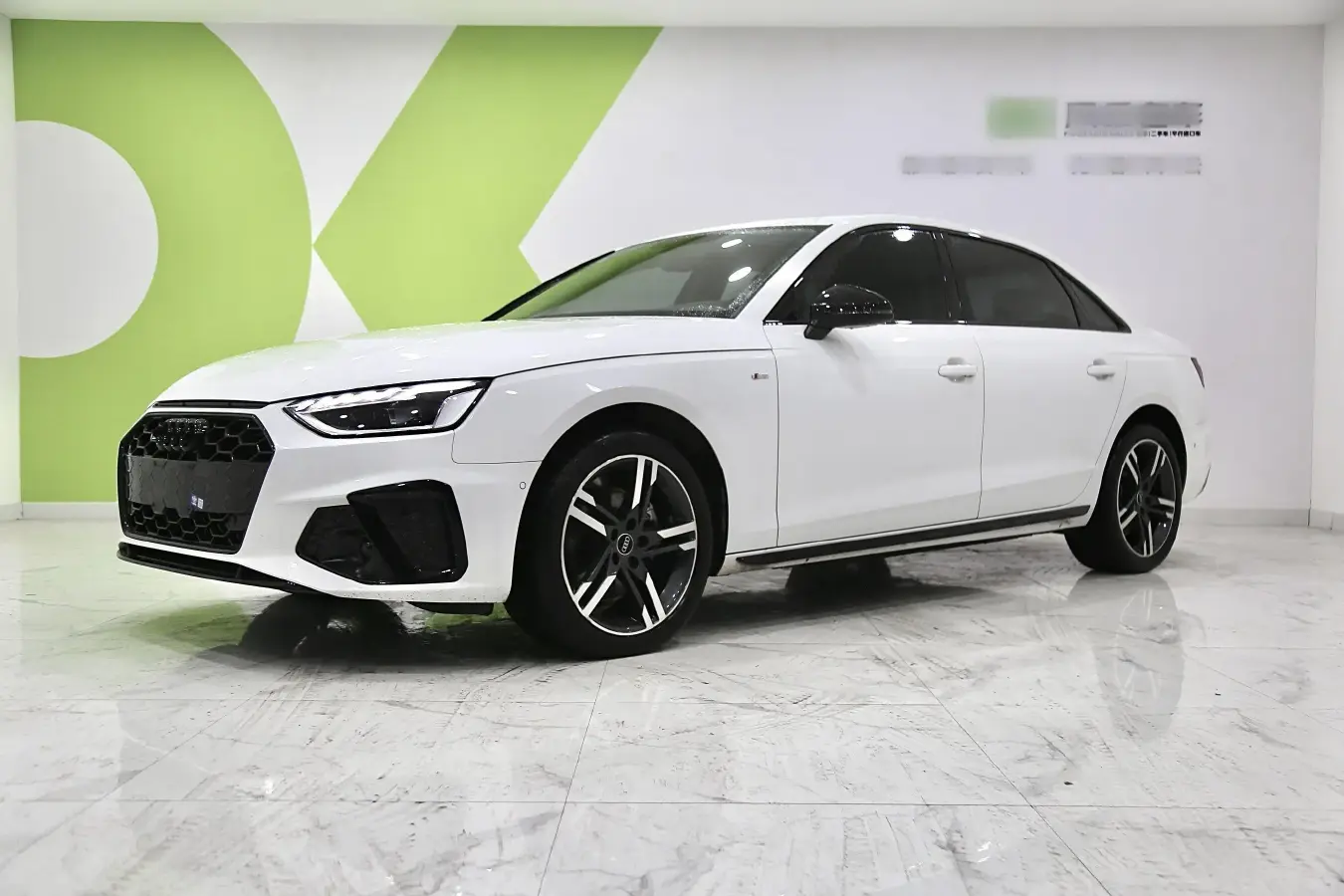 2022 Audi A4L 2.0T 190HP L4 7DCT