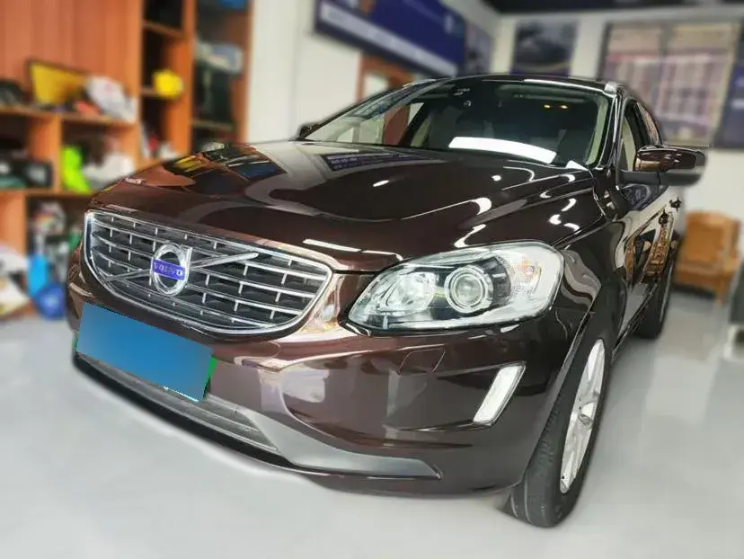 2017 Volvo XC60 2.0T 245HP L4 8AT