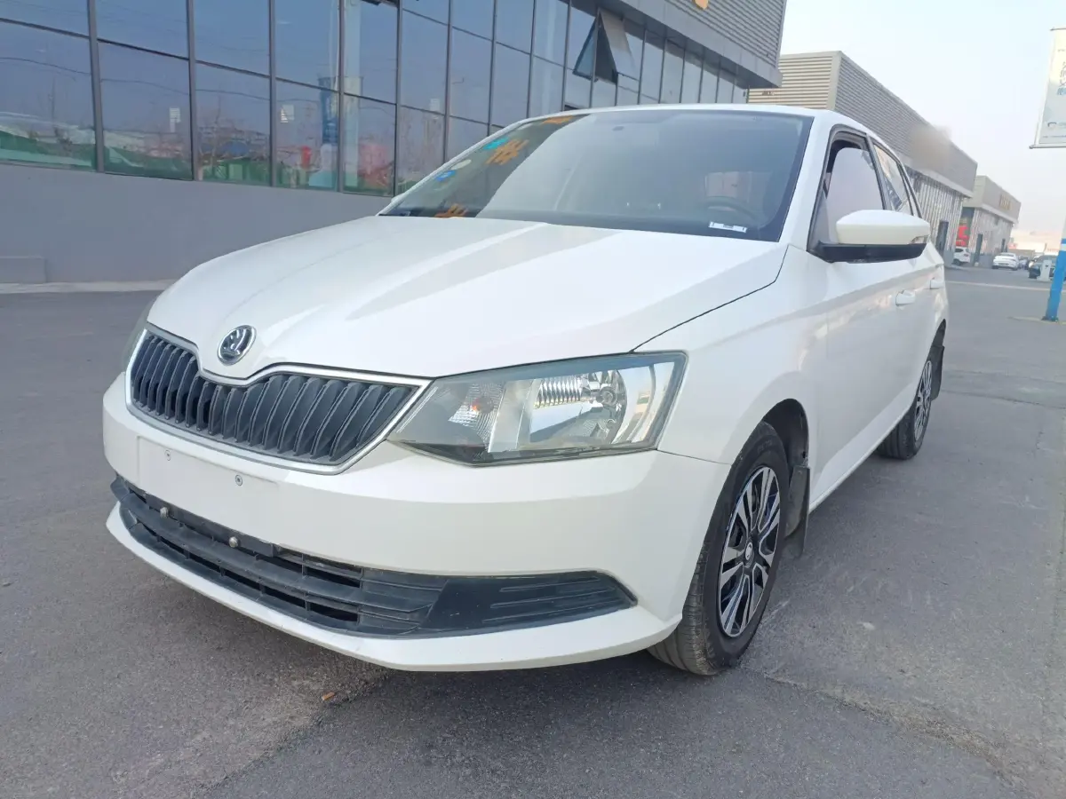 2015 Skoda Fabia 1.4L 90HP L4 5MT