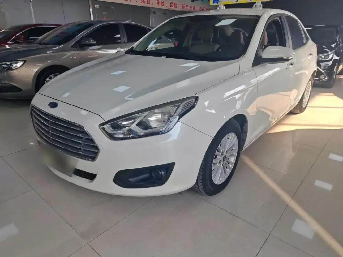 2015 Ford Escort 1.5L 113HP L4 5MT