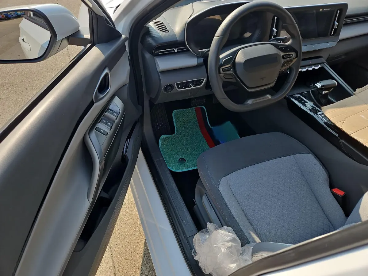 2020 BaoJun RC-5 1.5L 99HP L4 CVT,autocango,china used car exporter,china ev exporter,chinese used car exporter,chinese used ev exporter