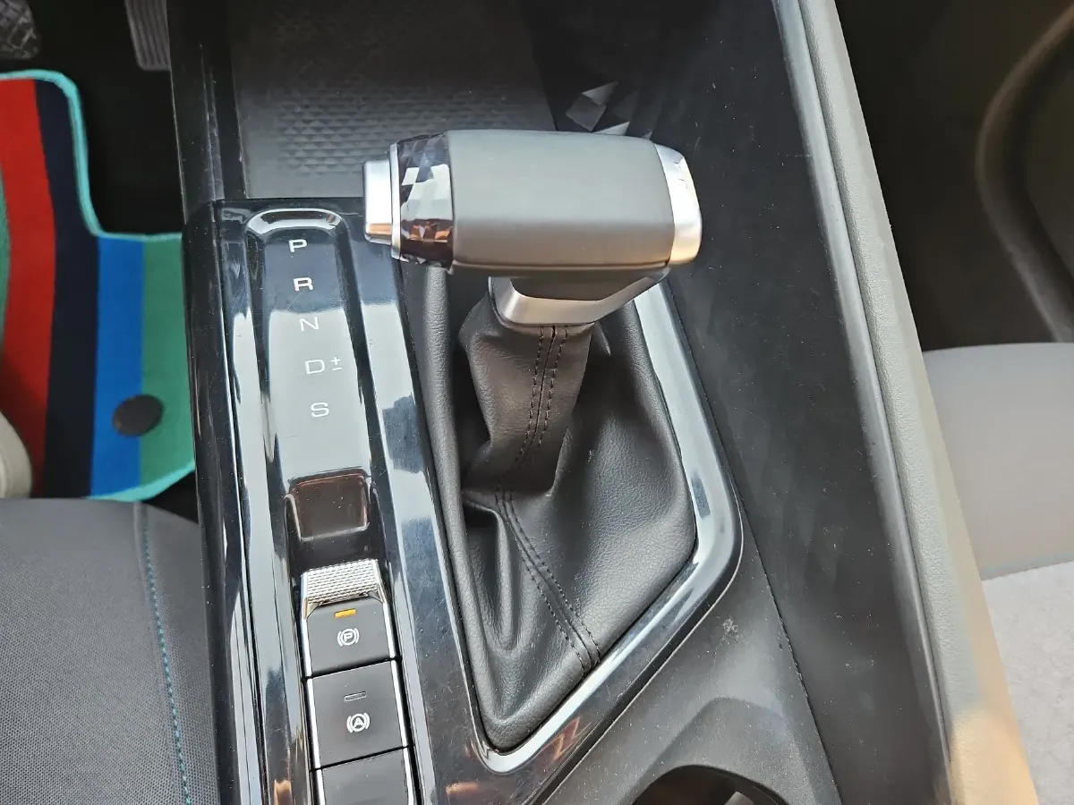 2020 BaoJun RC-5 1.5L 99HP L4 CVT,autocango,china used car exporter,china ev exporter,chinese used car exporter,chinese used ev exporter