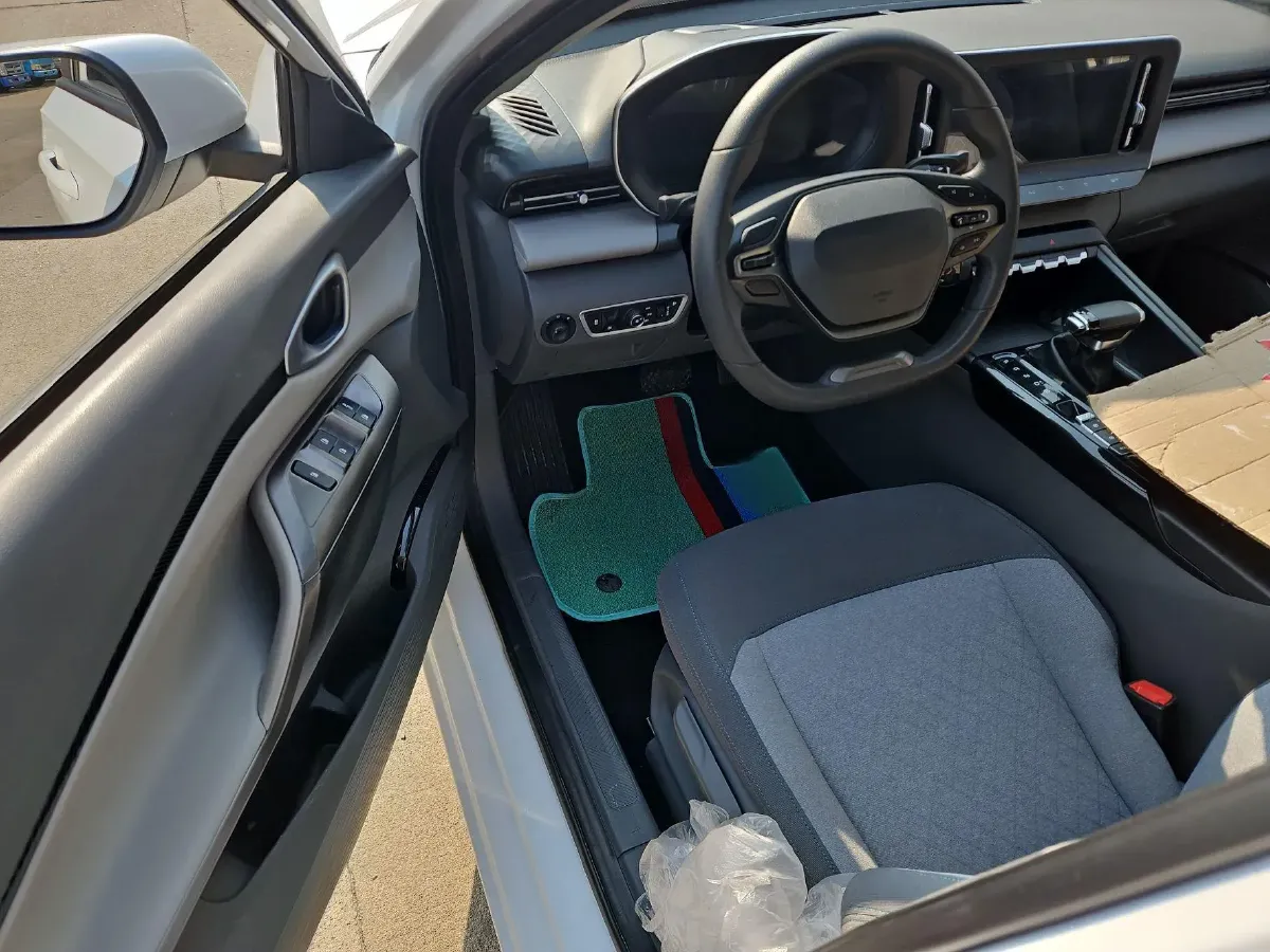 2020 BaoJun RC-5 1.5L 99HP L4 CVT,autocango,china used car exporter,china ev exporter,chinese used car exporter,chinese used ev exporter