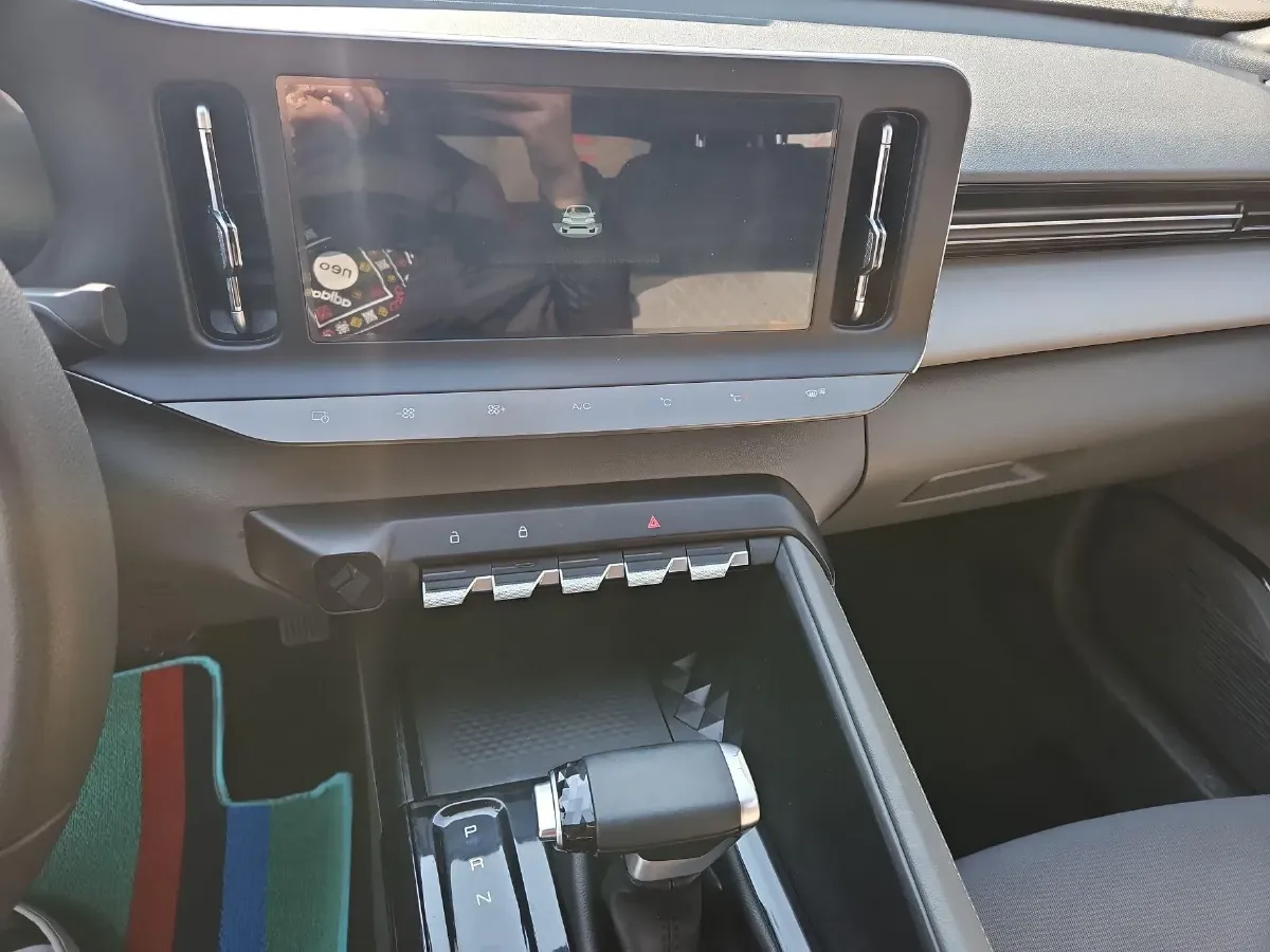 2020 BaoJun RC-5 1.5L 99HP L4 CVT,autocango,china used car exporter,china ev exporter,chinese used car exporter,chinese used ev exporter