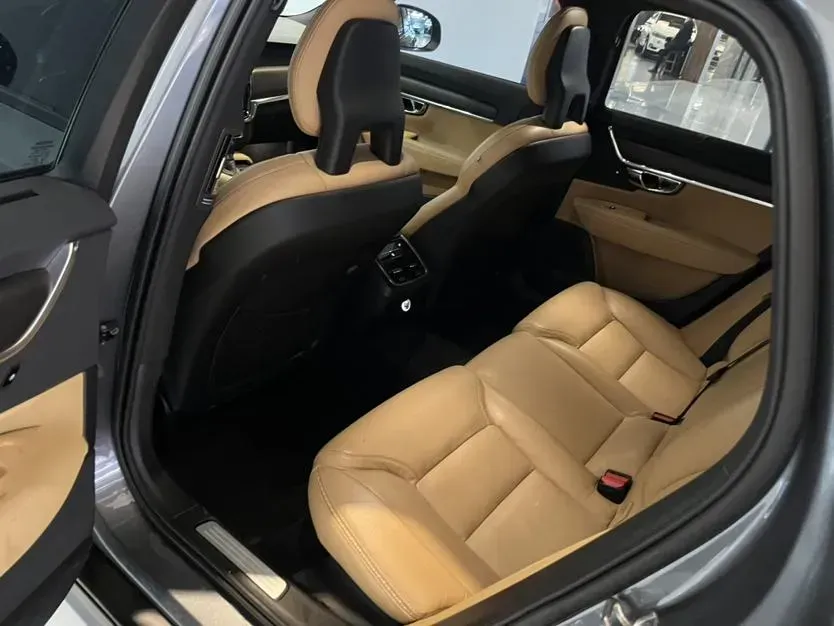 2017 Volvo V90 2.0T 254HP L4 8AT,autocango,china used car exporter,china ev exporter,chinese used car exporter,chinese used ev exporter