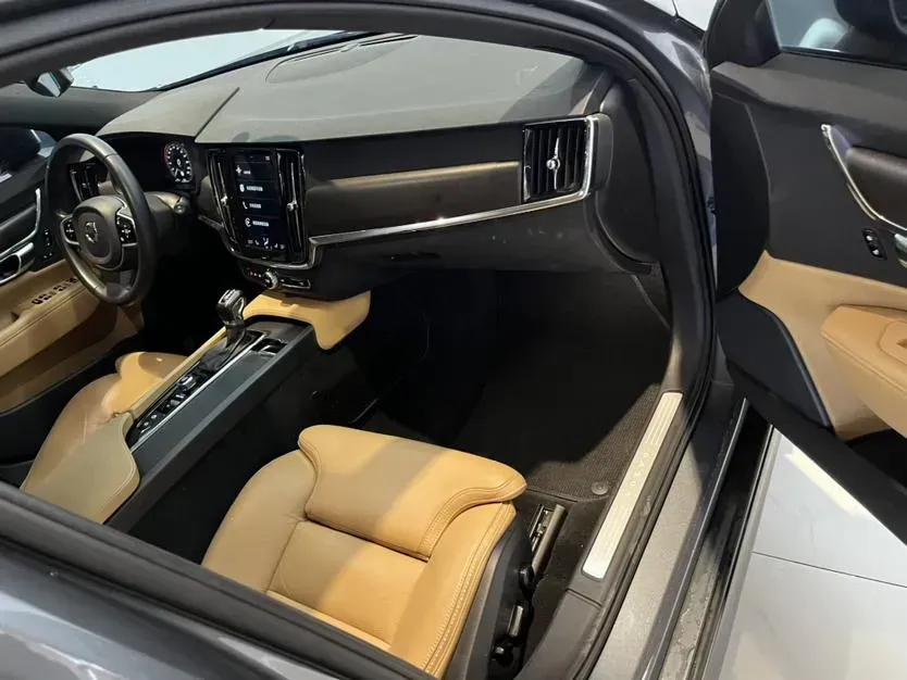 2017 Volvo V90 2.0T 254HP L4 8AT,autocango,china used car exporter,china ev exporter,chinese used car exporter,chinese used ev exporter