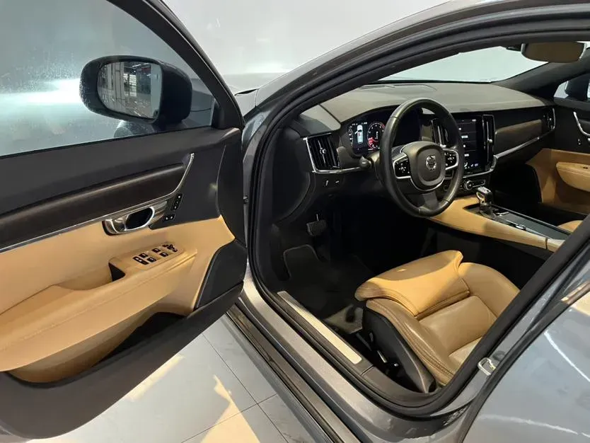 2017 Volvo V90 2.0T 254HP L4 8AT,autocango,china used car exporter,china ev exporter,chinese used car exporter,chinese used ev exporter