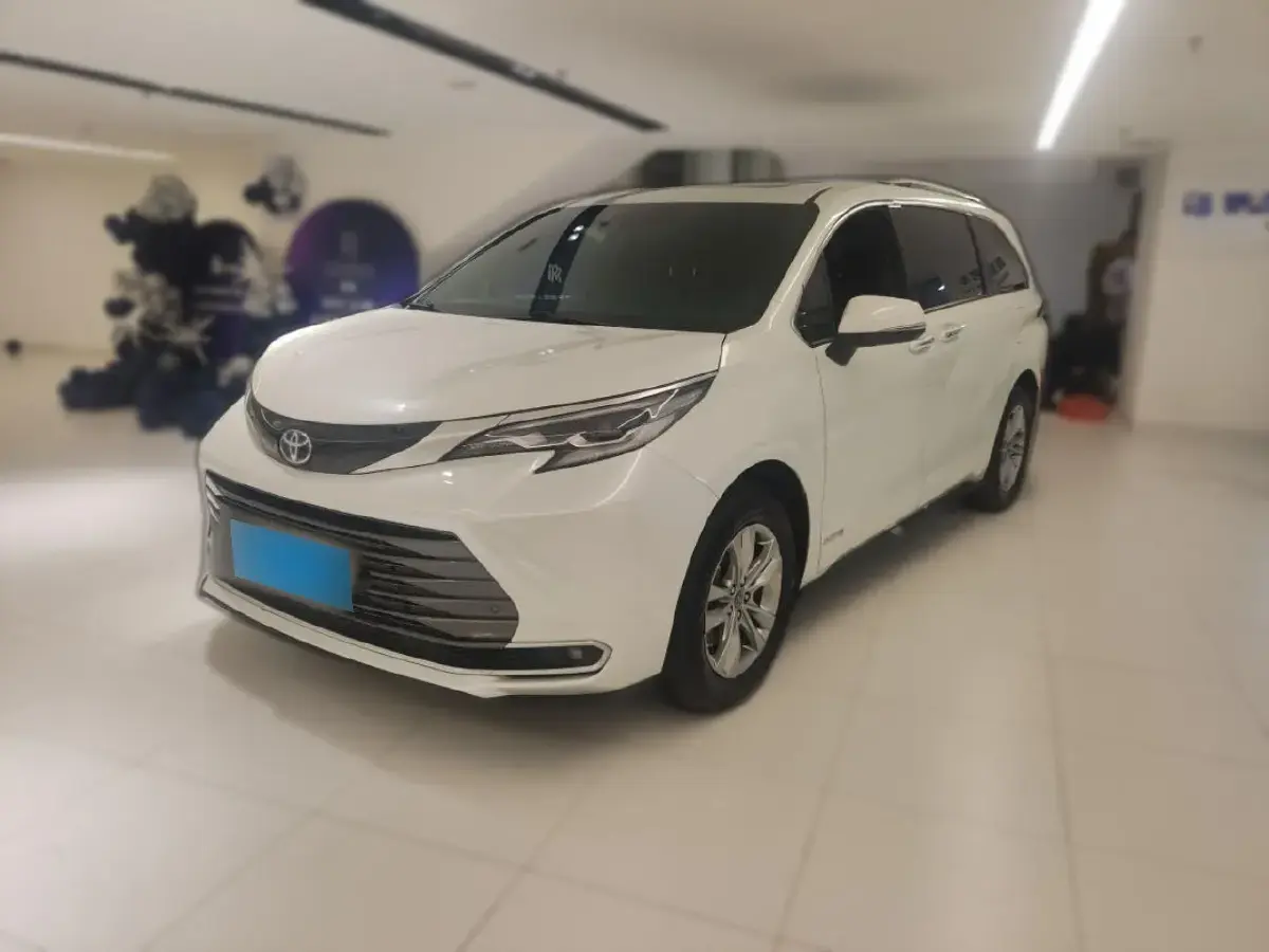 2021 Toyota Sienna 2.5L 192HP L4 E-CVT Hybrid