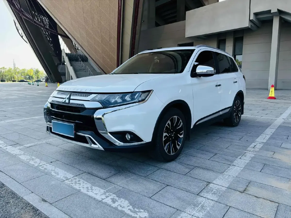 2019 Mitsubishi Outlander 2.4L 192HP L4 CVT