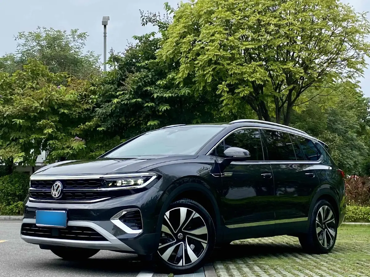 2023 Volkswagen Talagon 2.0T 220HP L4 7DCT