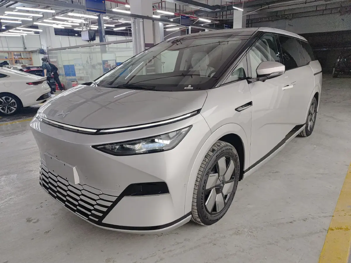 2024 Xpeng X9 BEV 84.5KWH