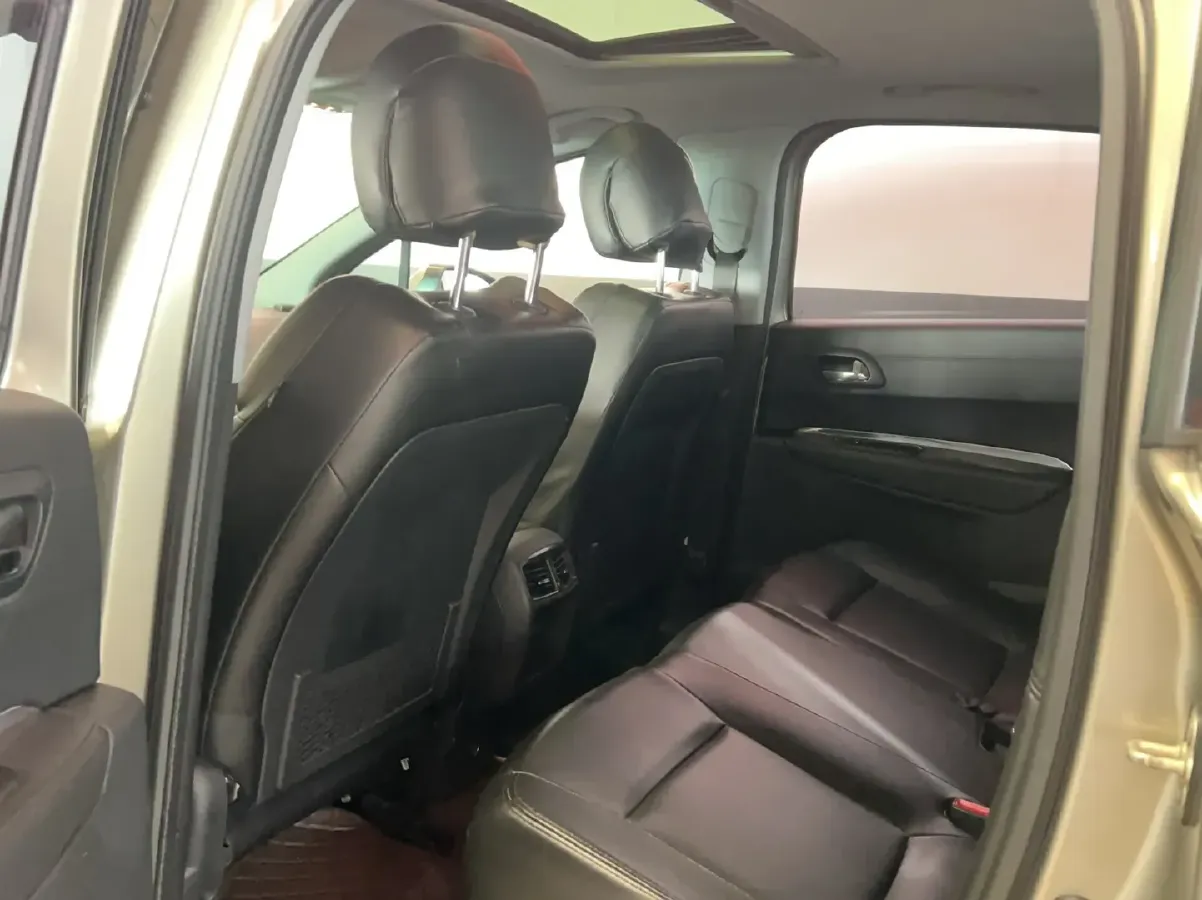 2015 Peugeot 3008 1.6T 167HP L4 6AT,autocango,china used car exporter,china ev exporter,chinese used car exporter,chinese used ev exporter