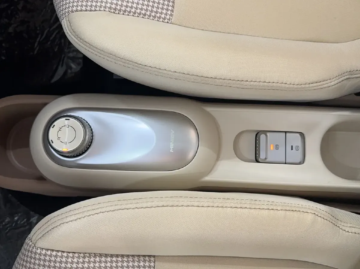 2025 WuLing HongGuang MINI EV BEV 16.2KWH,autocango,china used car exporter,china ev exporter,chinese used car exporter,chinese used ev exporter