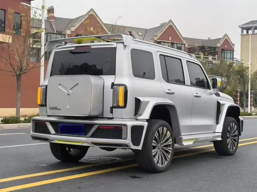 2021 Cyberspace 300 2.0T 227HP L4 8AT,autocango,china used car exporter,china ev exporter,chinese used car exporter,chinese used ev exporter