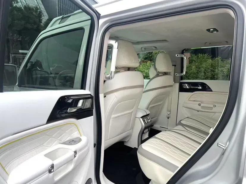 2021 Cyberspace 300 2.0T 227HP L4 8AT,autocango,china used car exporter,china ev exporter,chinese used car exporter,chinese used ev exporter