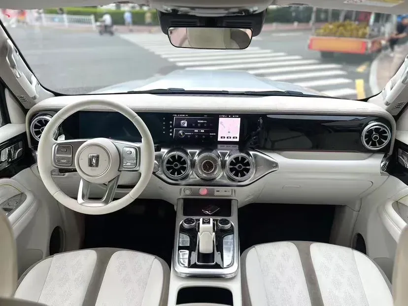 2021 Cyberspace 300 2.0T 227HP L4 8AT,autocango,china used car exporter,china ev exporter,chinese used car exporter,chinese used ev exporter