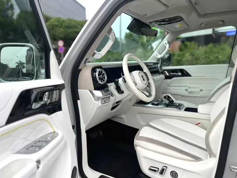 2021 Cyberspace 300 2.0T 227HP L4 8AT,autocango,china used car exporter,china ev exporter,chinese used car exporter,chinese used ev exporter