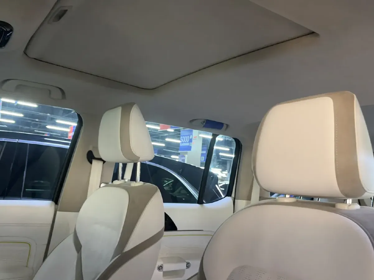 2021 Cyberspace 300 2.0T 227HP L4 8AT,autocango,china used car exporter,china ev exporter,chinese used car exporter,chinese used ev exporter