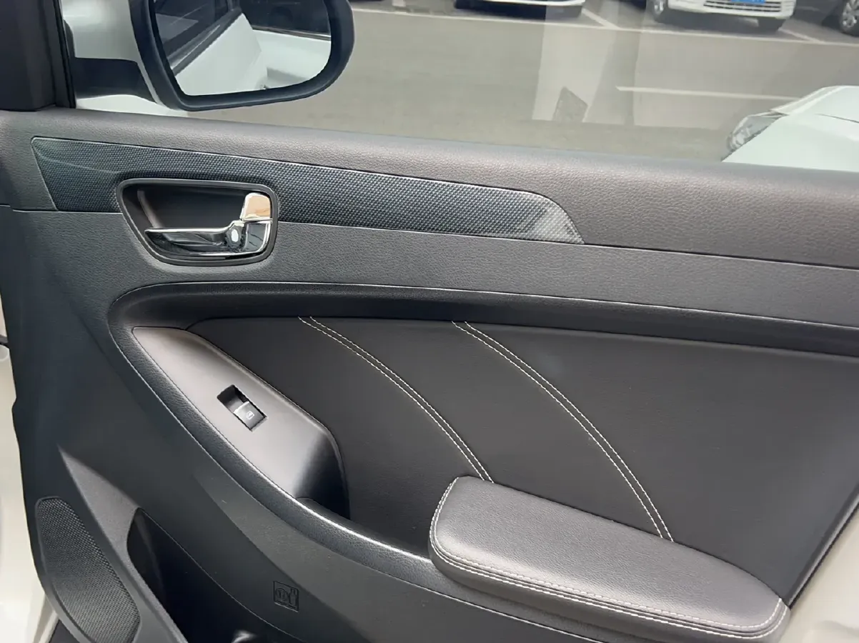 2017 DongFeng Fengon Fengon 580 1.5T 150HP L4 6MT,autocango,china used car exporter,china ev exporter,chinese used car exporter,chinese used ev exporter