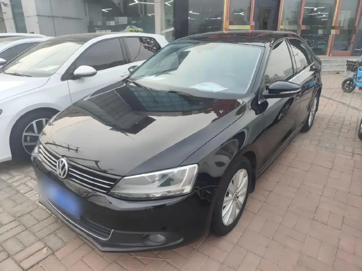 2014 Volkswagen Sagitar 1.4T 131HP L4 7DCT