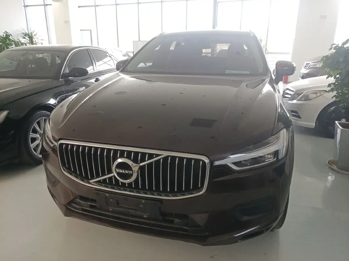 2019 Volvo XC60 2.0T 254HP L4 8AT