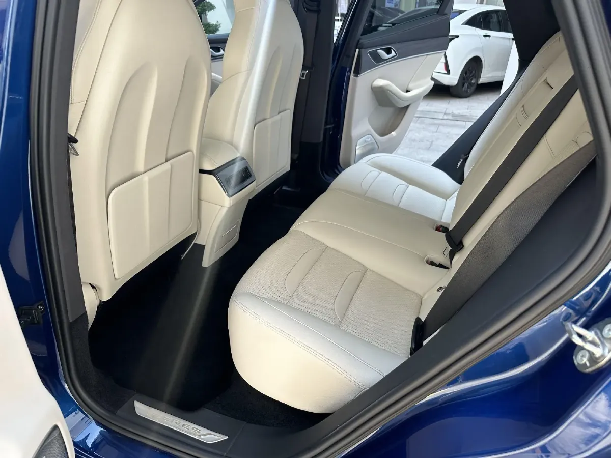 2021 SERES SF5 Range Extended 112HP REEV 35KWH,autocango,china used car exporter,china ev exporter,chinese used car exporter,chinese used ev exporter