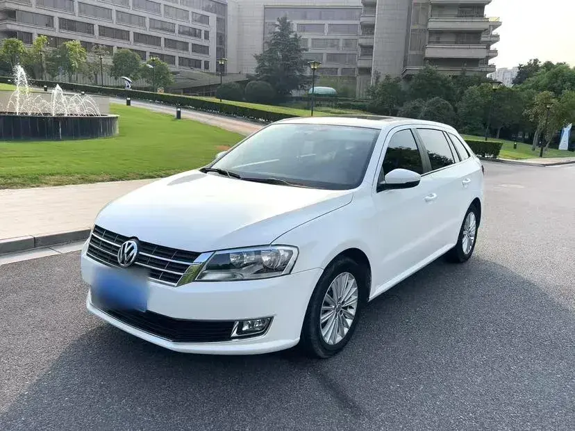 2013 Volkswagen Gran Lavida 1.6L 110HP L4 6AT