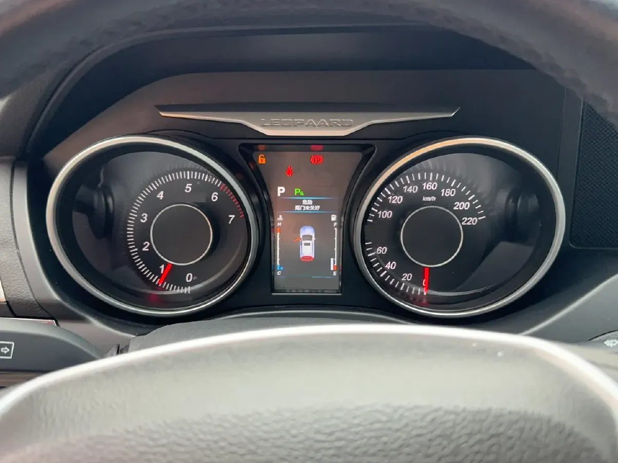 2017 Leopaard CS10 2.0T 177HP L4 6DCT,autocango,china used car exporter,china ev exporter,chinese used car exporter,chinese used ev exporter