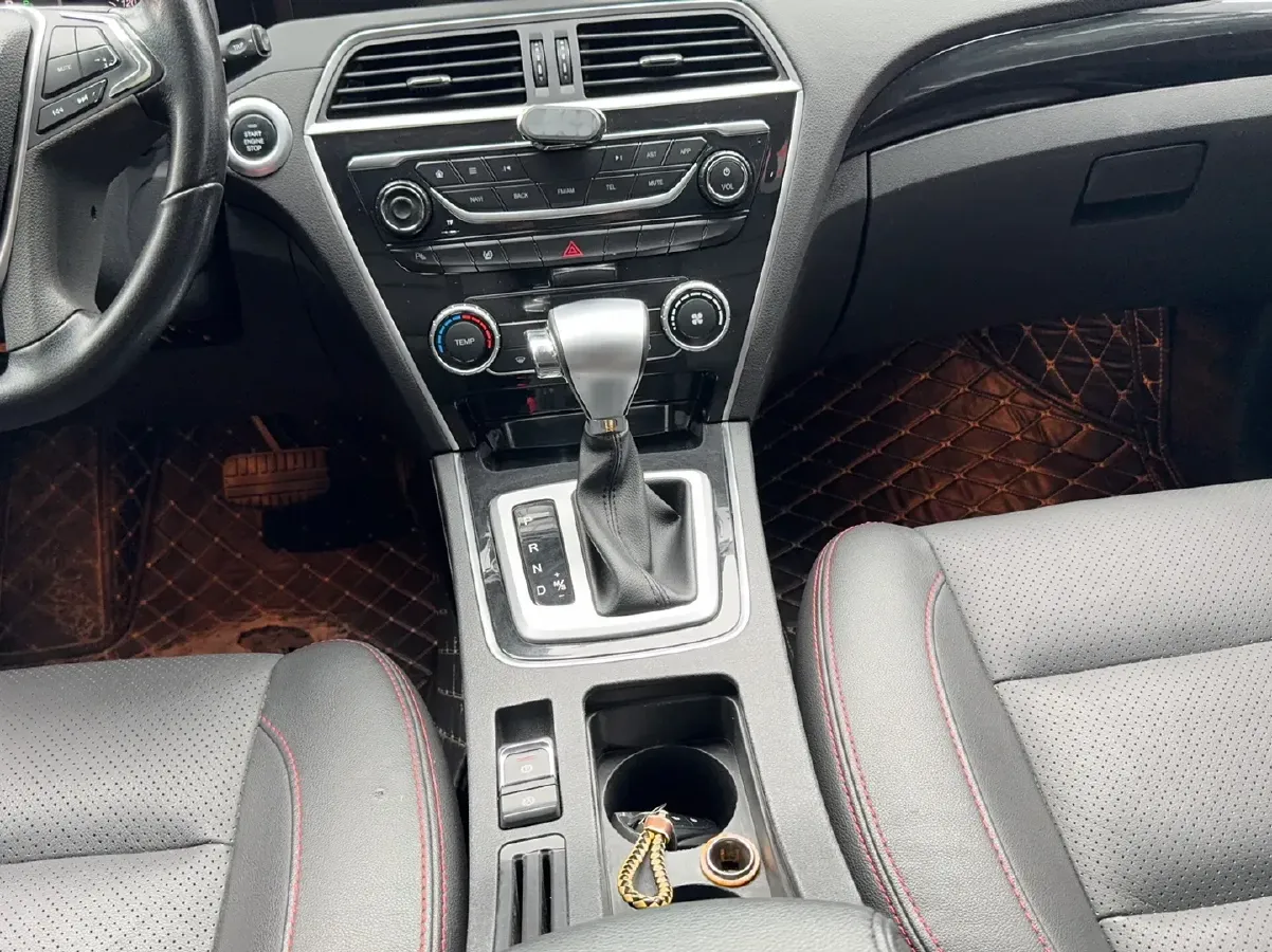 2017 Leopaard CS10 2.0T 177HP L4 6DCT,autocango,china used car exporter,china ev exporter,chinese used car exporter,chinese used ev exporter