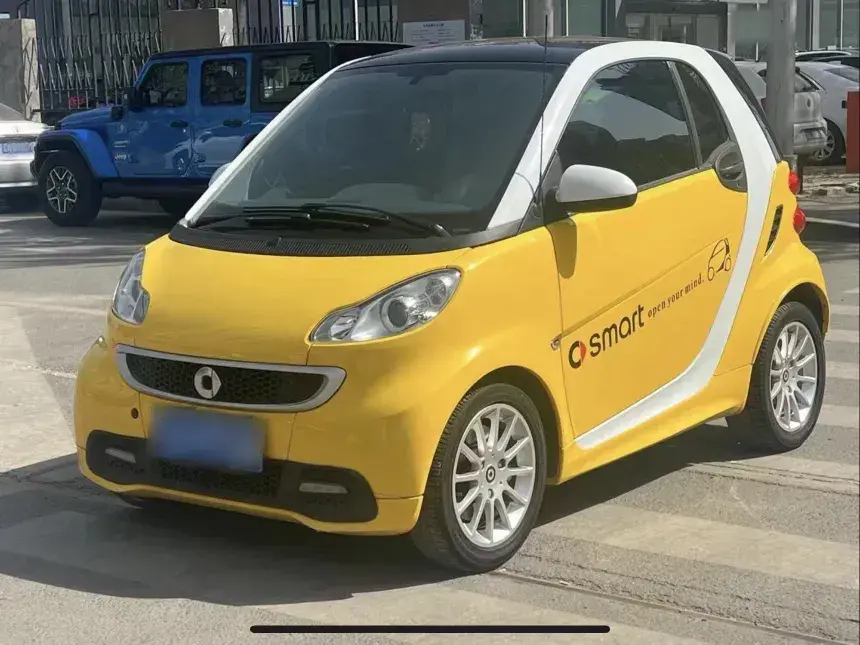 2012 Smart smart fortwo 1.0L 71HP L3 5AMT