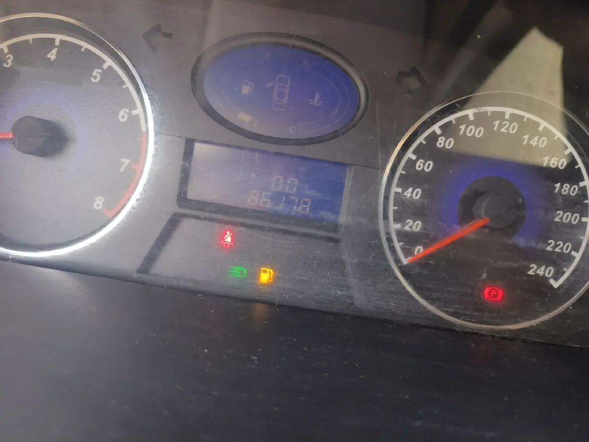 2013 Geely Emgrand Classic 1.5L 109HP L4 5MT,autocango,china used car exporter,china ev exporter,chinese used car exporter,chinese used ev exporter