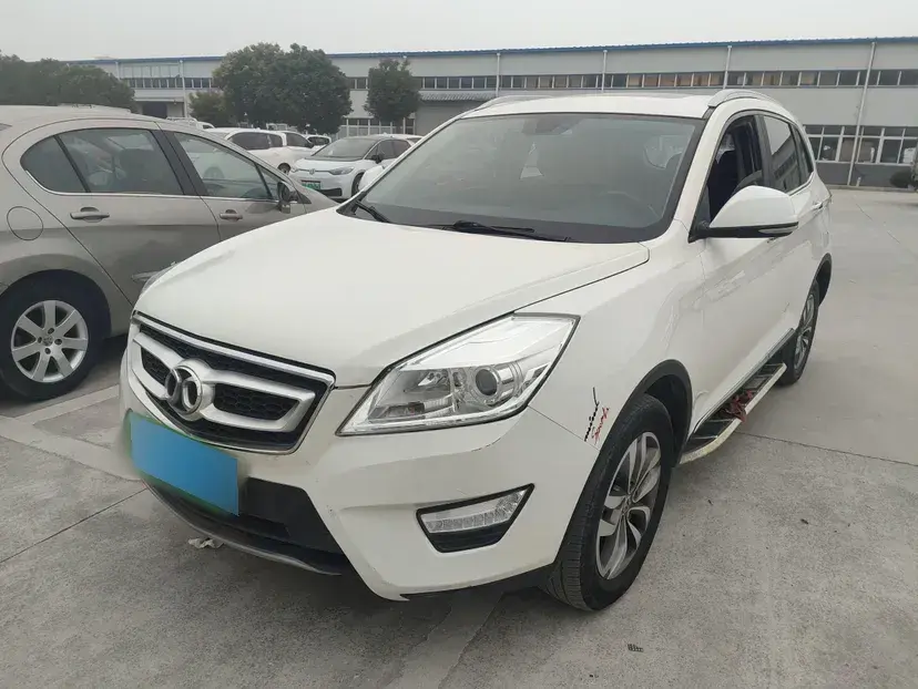 2015 BeiJing Auto Senova X65 2.0T 177HP L4 6AT