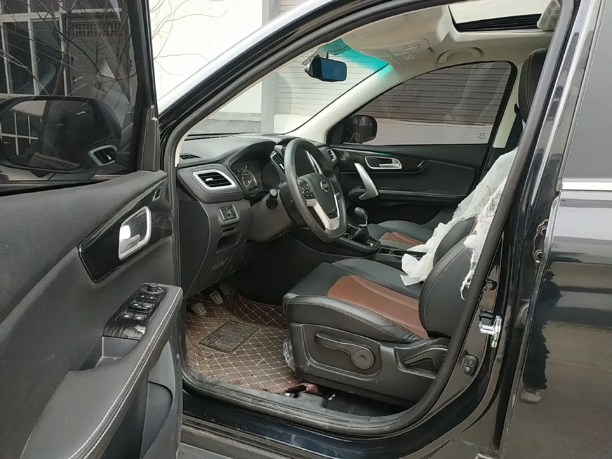 2020 SWM X7 2.0L 137HP L4 5MT,autocango,china used car exporter,china ev exporter,chinese used car exporter,chinese used ev exporter