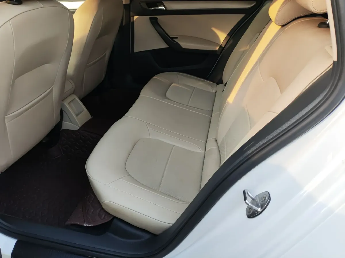 2016 Skoda Rapid Spaceback 1.6L 110HP L4 6AT,autocango,china used car exporter,china ev exporter,chinese used car exporter,chinese used ev exporter