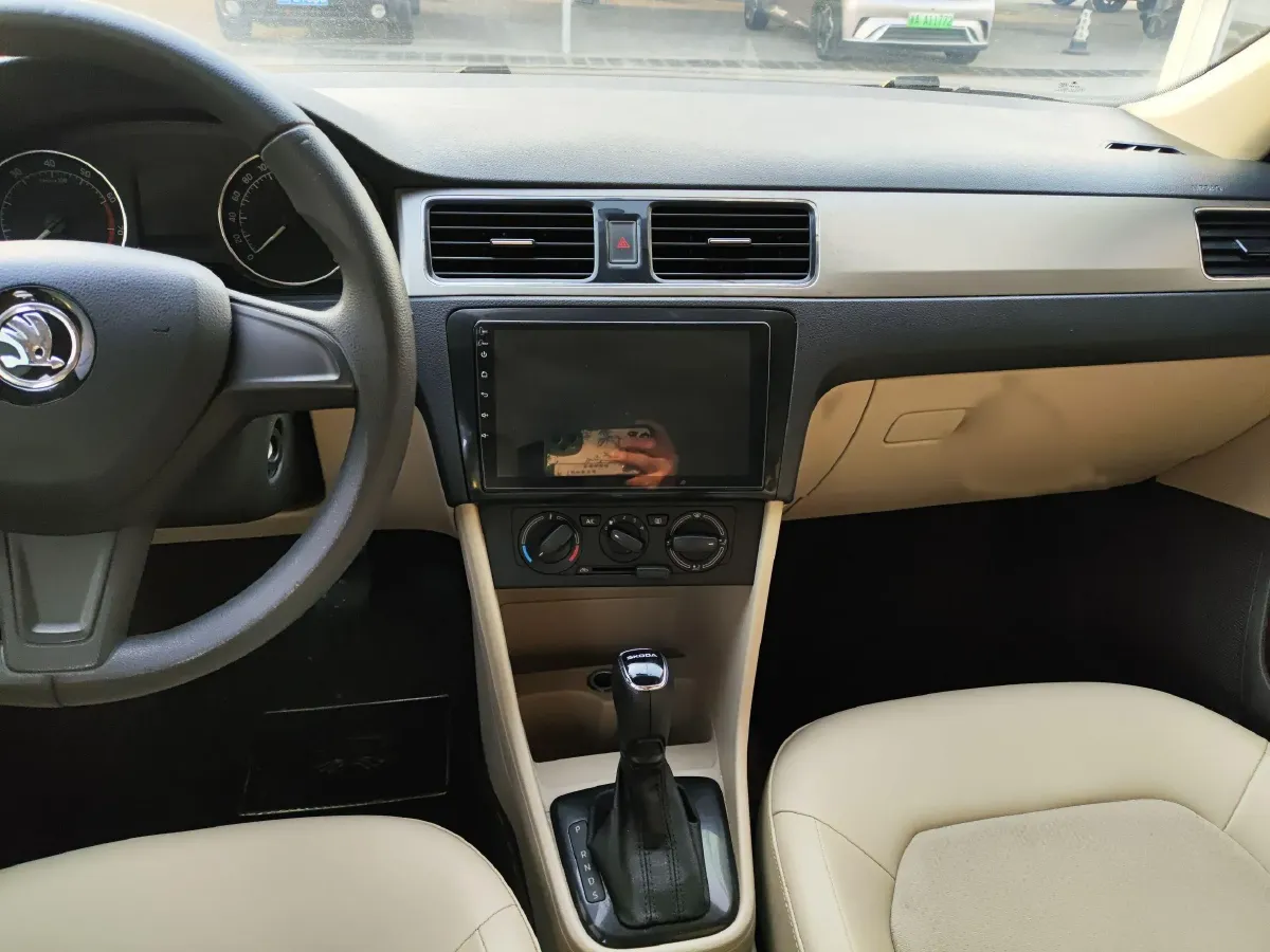 2016 Skoda Rapid Spaceback 1.6L 110HP L4 6AT,autocango,china used car exporter,china ev exporter,chinese used car exporter,chinese used ev exporter