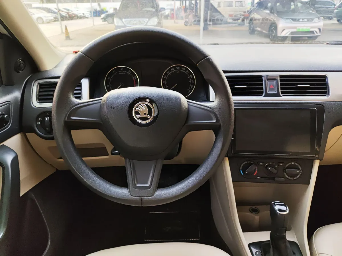 2016 Skoda Rapid Spaceback 1.6L 110HP L4 6AT,autocango,china used car exporter,china ev exporter,chinese used car exporter,chinese used ev exporter