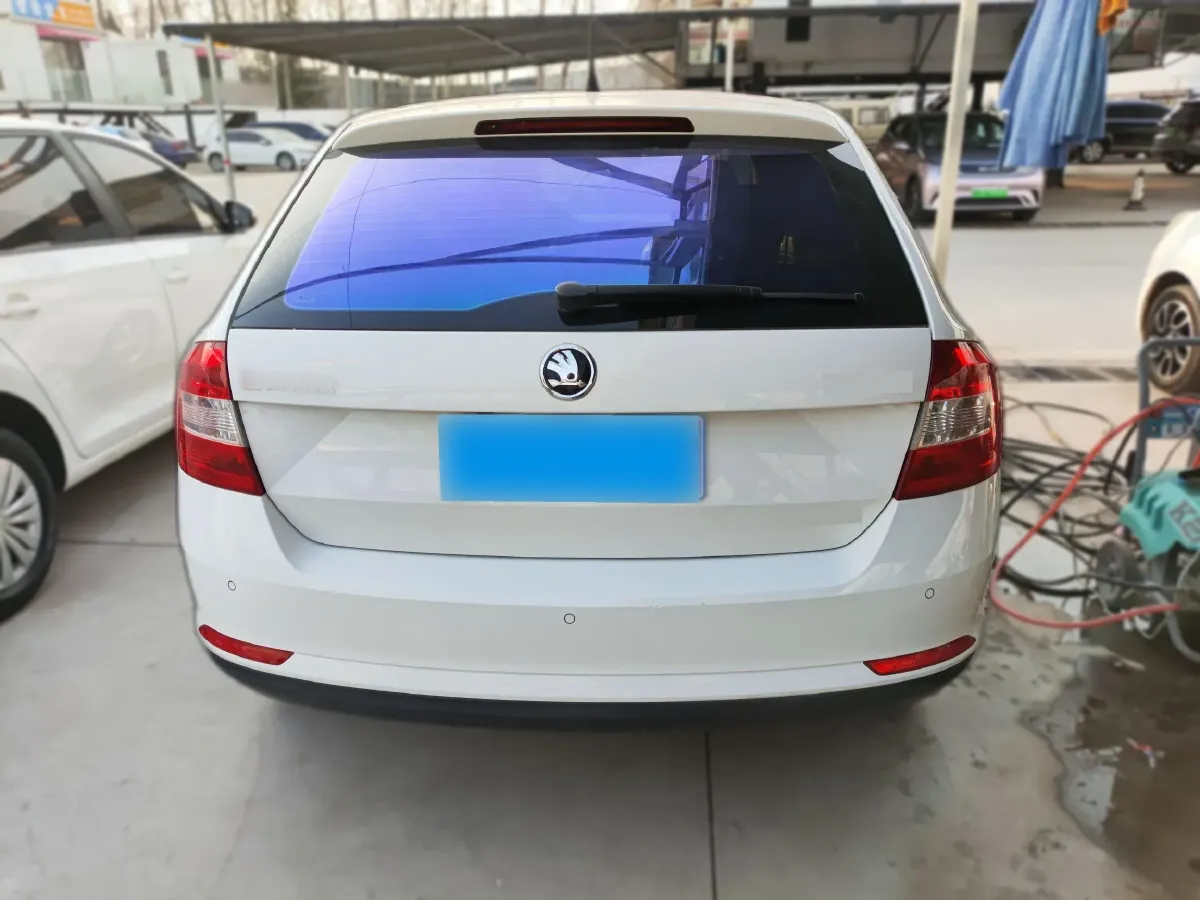 2016 Skoda Rapid Spaceback 1.6L 110HP L4 6AT,autocango,china used car exporter,china ev exporter,chinese used car exporter,chinese used ev exporter