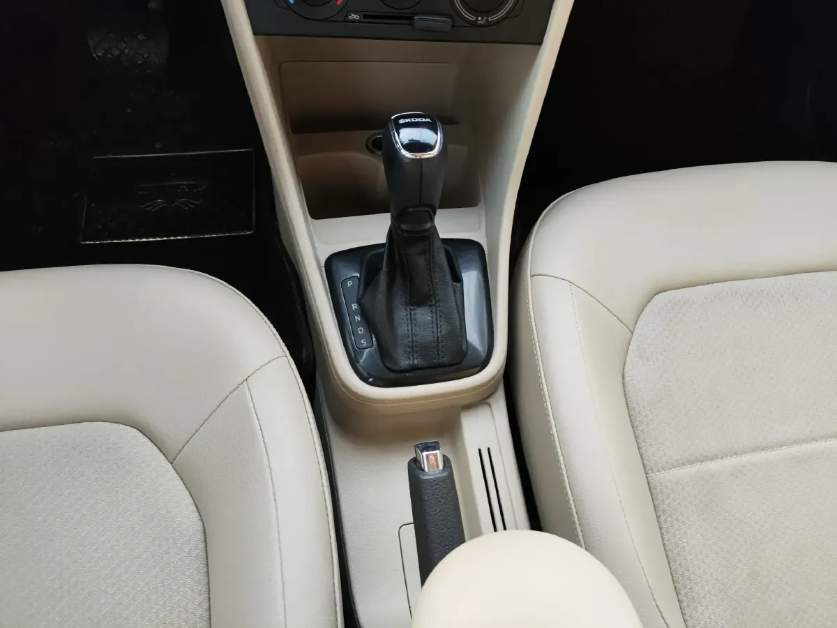 2016 Skoda Rapid Spaceback 1.6L 110HP L4 6AT,autocango,china used car exporter,china ev exporter,chinese used car exporter,chinese used ev exporter