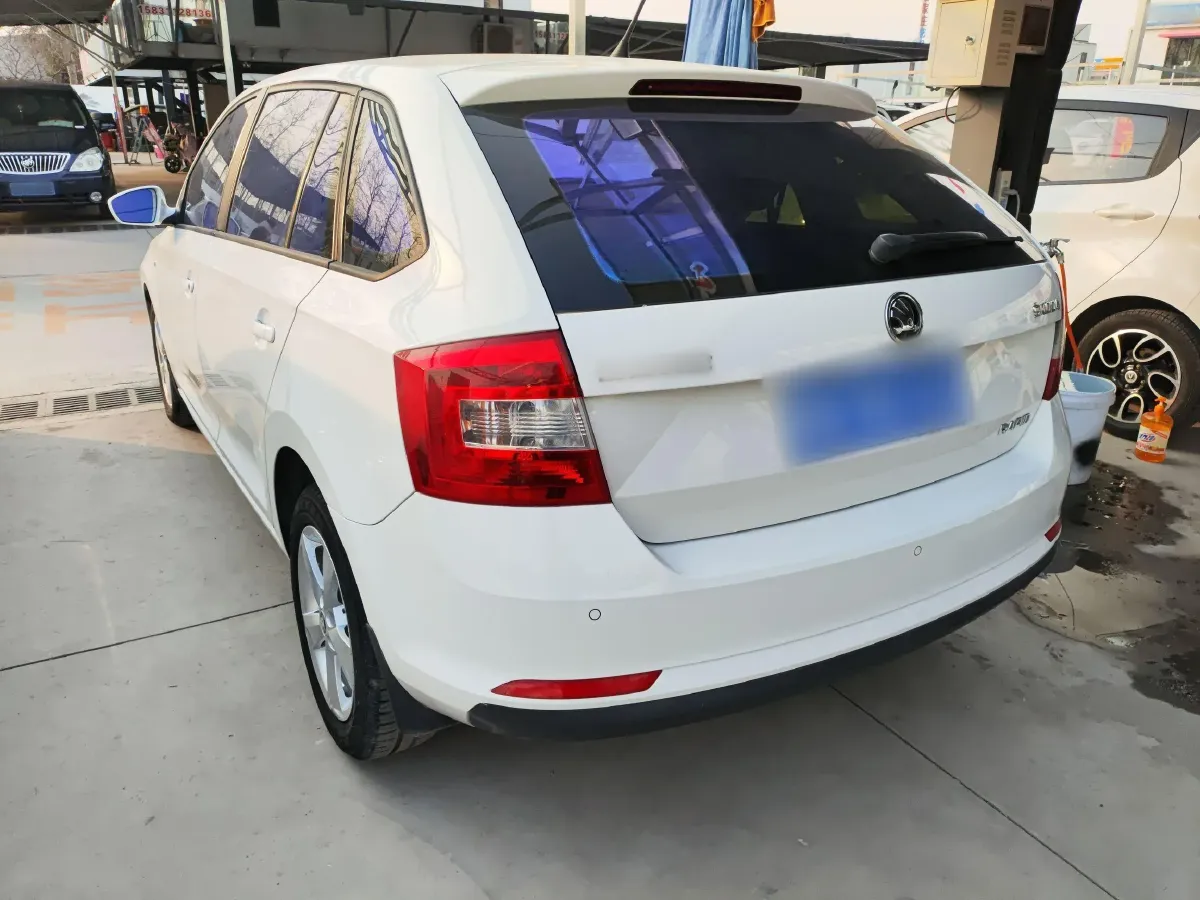 2016 Skoda Rapid Spaceback 1.6L 110HP L4 6AT,autocango,china used car exporter,china ev exporter,chinese used car exporter,chinese used ev exporter