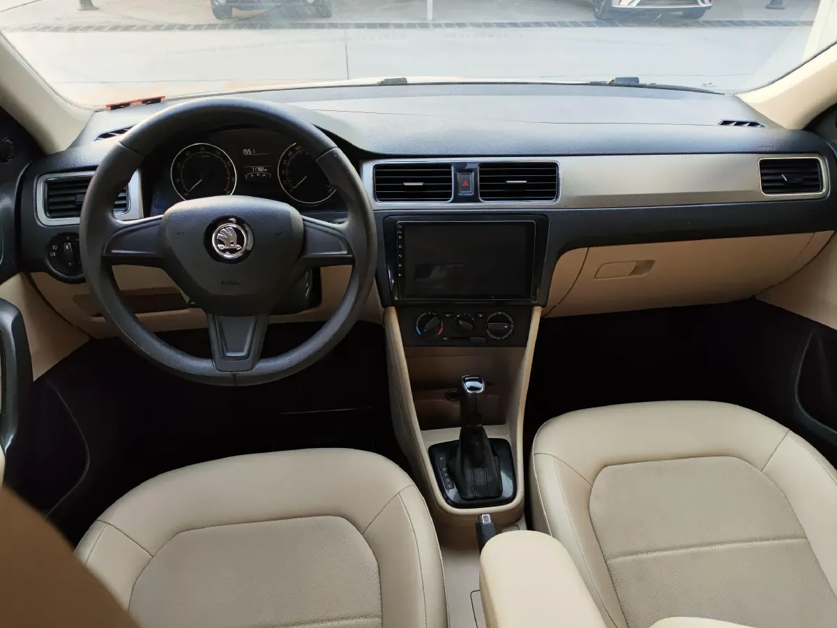 2016 Skoda Rapid Spaceback 1.6L 110HP L4 6AT,autocango,china used car exporter,china ev exporter,chinese used car exporter,chinese used ev exporter