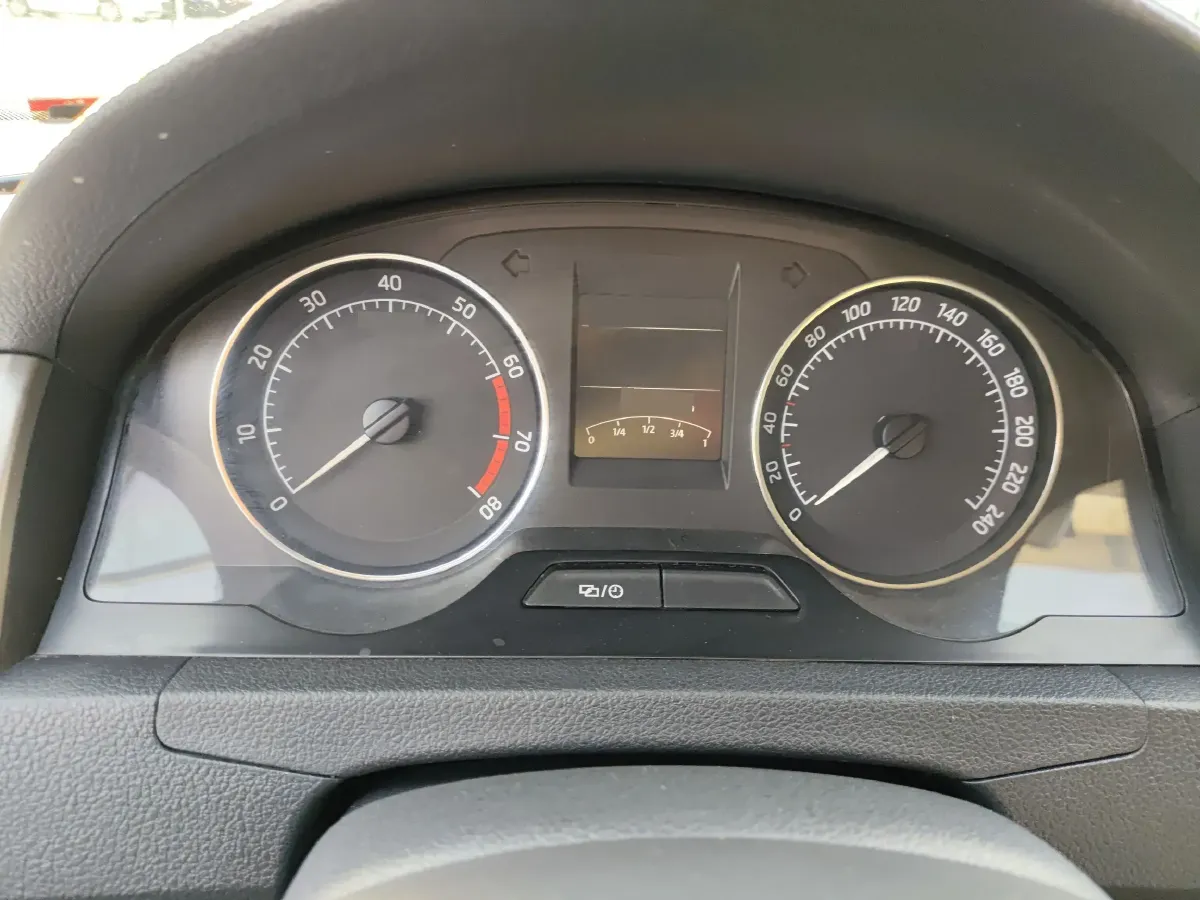 2016 Skoda Rapid Spaceback 1.6L 110HP L4 6AT,autocango,china used car exporter,china ev exporter,chinese used car exporter,chinese used ev exporter