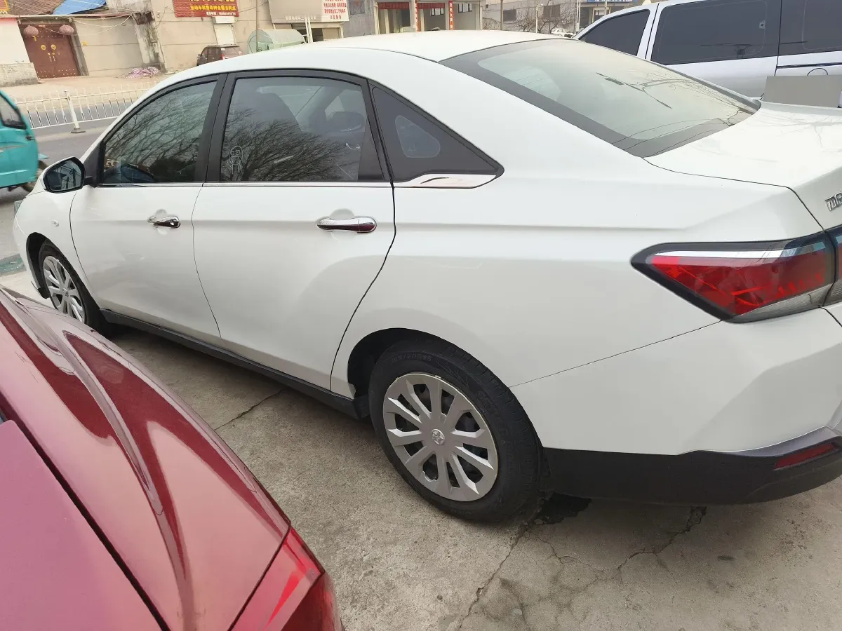 2019 Venucia D60 1.6L 126HP L4 5MT,autocango,china used car exporter,china ev exporter,chinese used car exporter,chinese used ev exporter