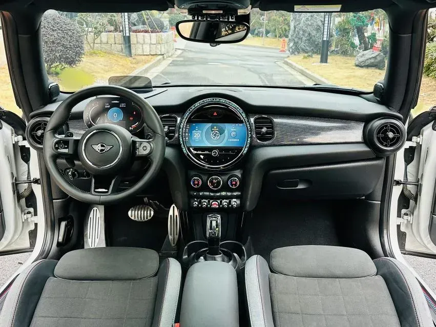 2022 MINI JCW 2.0T 231HP L4 8AT,autocango,china used car exporter,china ev exporter,chinese used car exporter,chinese used ev exporter